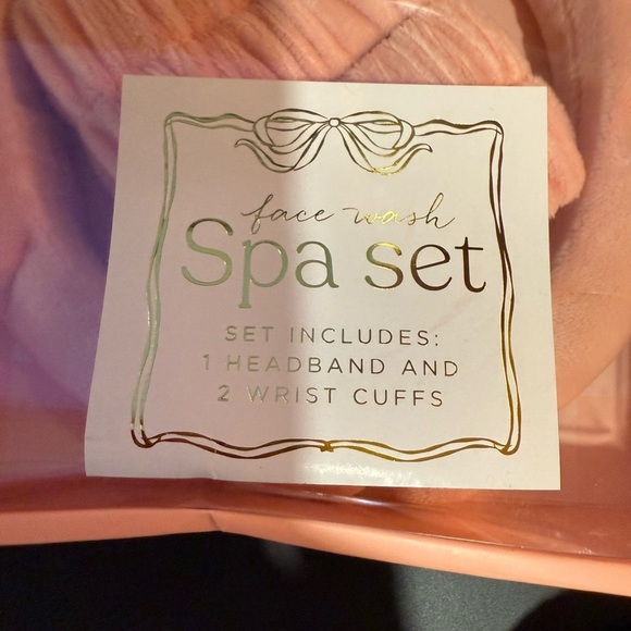 NWT spa headband set with wrist bands. 2 black headband. Target. Box dented - Picture 3 of 7